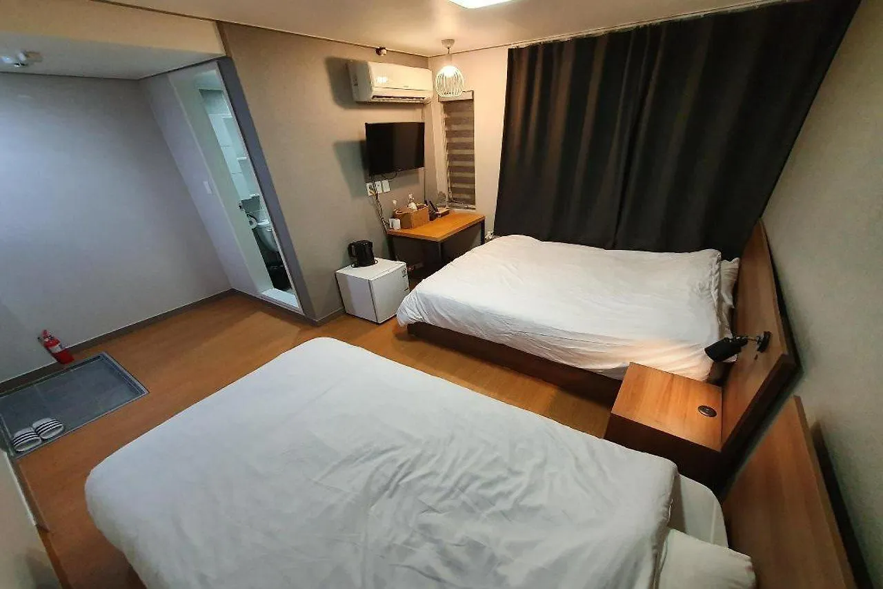 3 Guest House Seoul 3*,