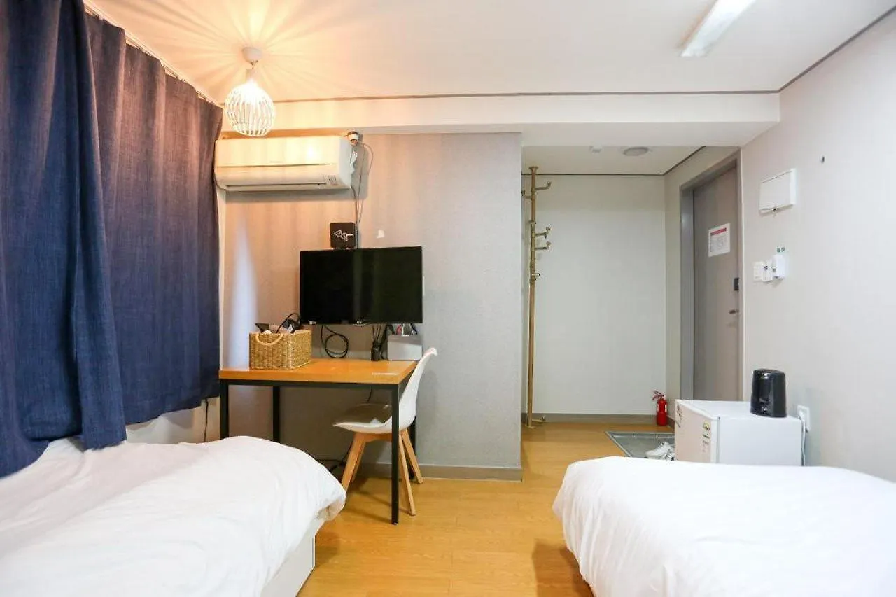 3 Guest House Seoul 3*,  South Korea