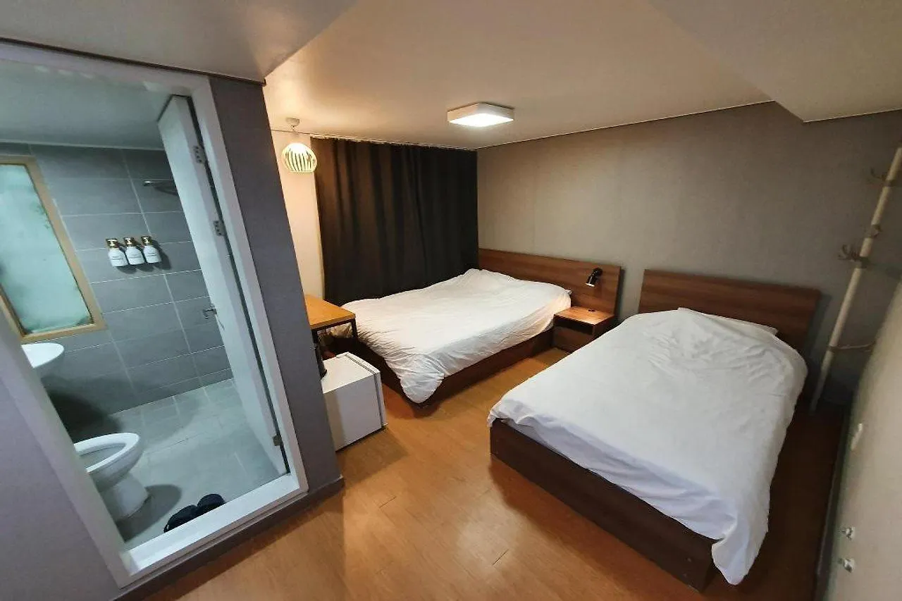 3 Guest House Seoul Hotel